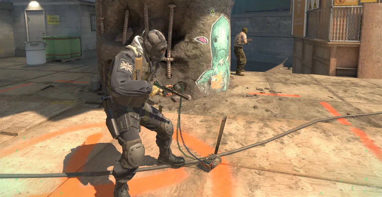 CS2 defuse kit defusing the bomb